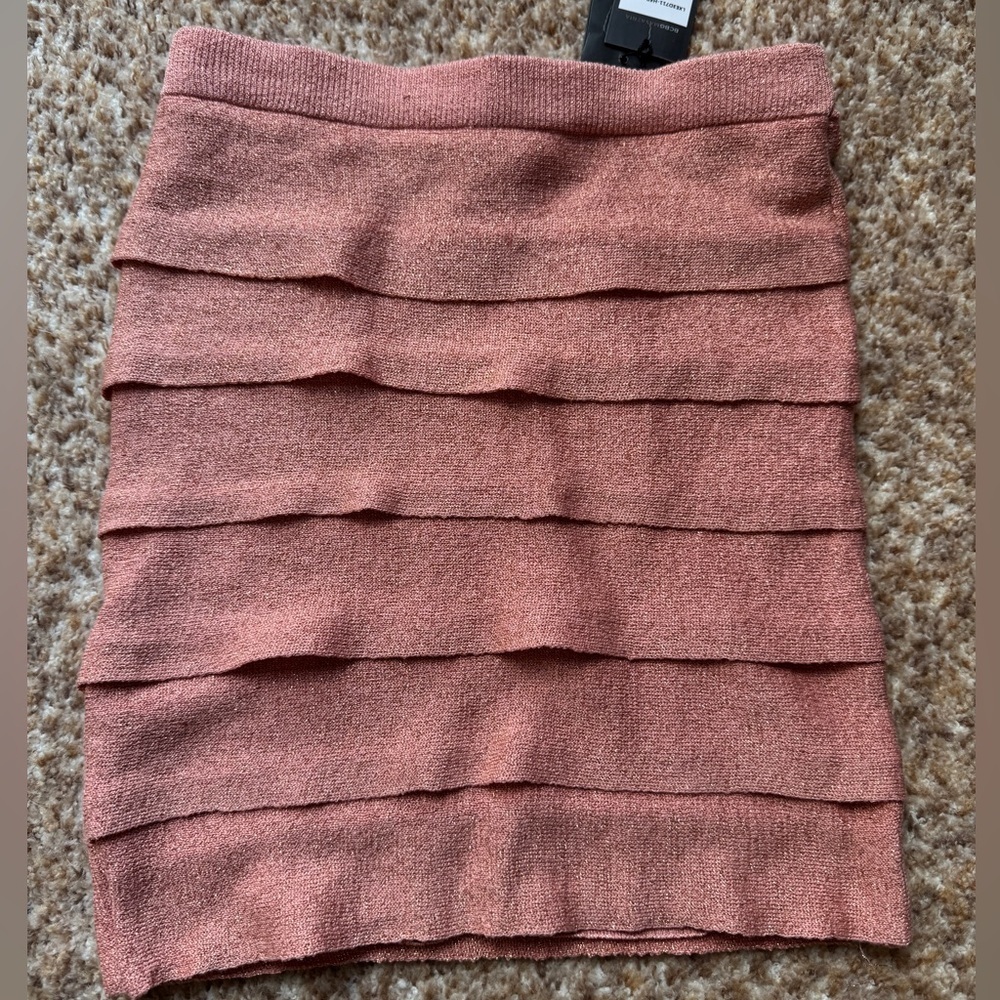 BCBG Max Azria Sesame with Shimer Pencil Skirt with Ruffles Size XXS NWT